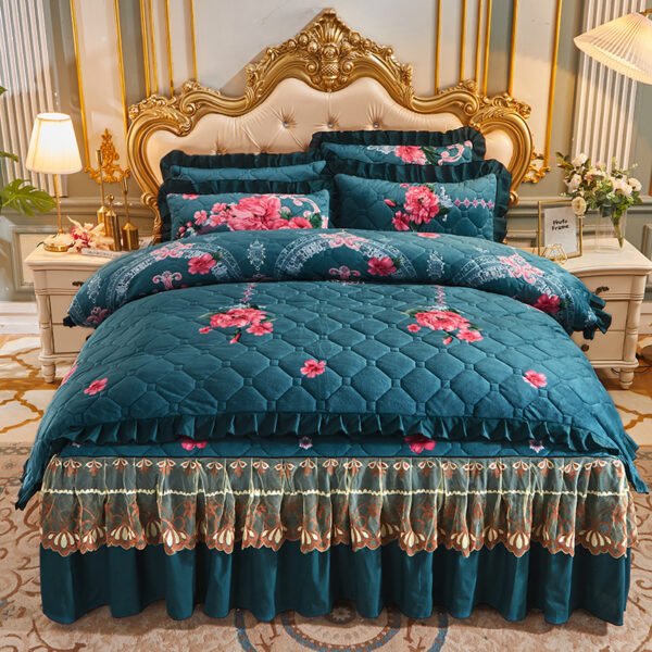 American style plant flower Velvet Winter Strawberry Printed Diamond Quilted Pink 4pcs Bedding Sets - Image 22